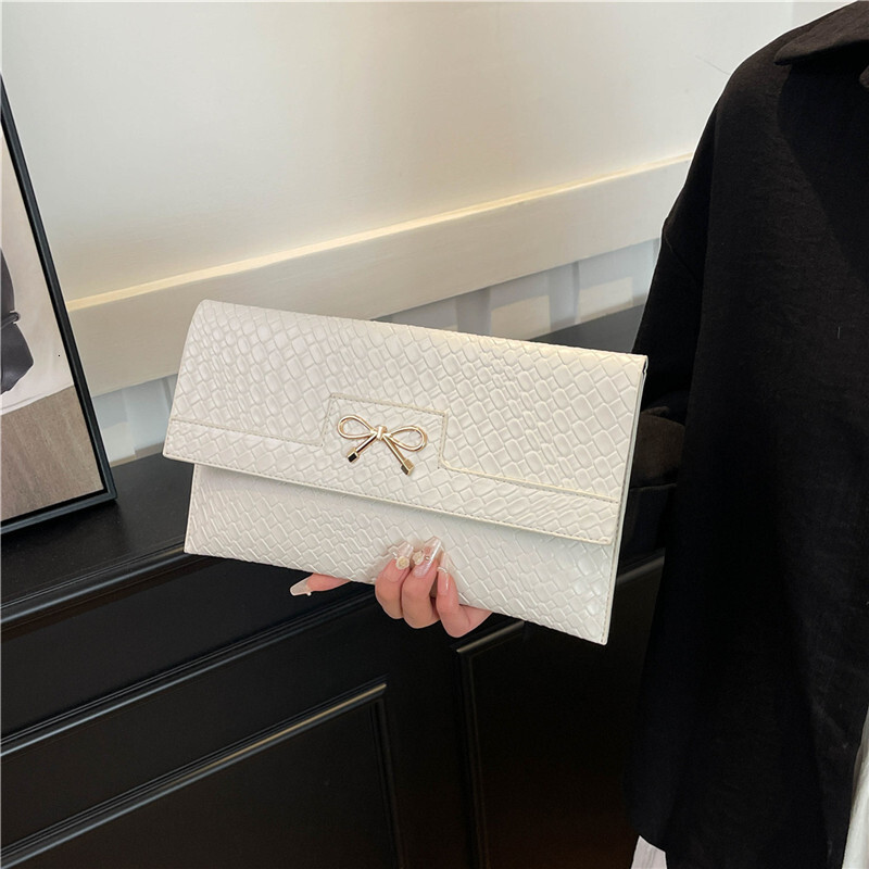 Free Shipping Designer Bag High-end Trendy Personality Fashion Evening Bag For Women Elegant Light Luxury New Urban Commuter Textured Clutch