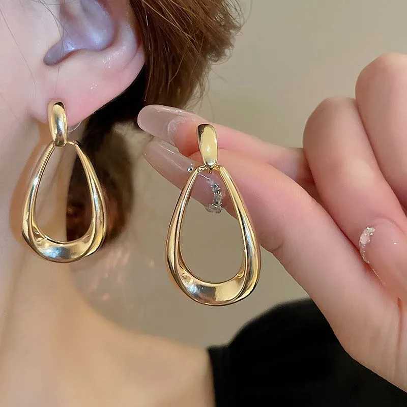 Fashion Hollow Water Drop Earrings for Women ic Simple Metal Geometric Smooth Personty Drop Earrings Jewelry Party Gifts Y250704