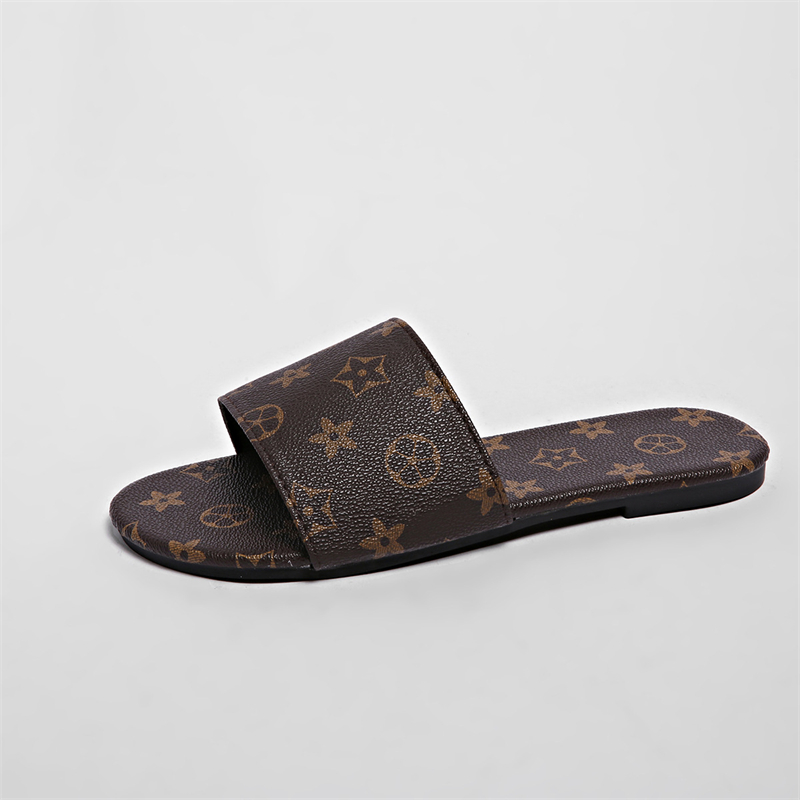 2025 hot new free shipping designer slippers for mens flat slippers brown Large mens slippers for summer outdoor wear beach shoes
