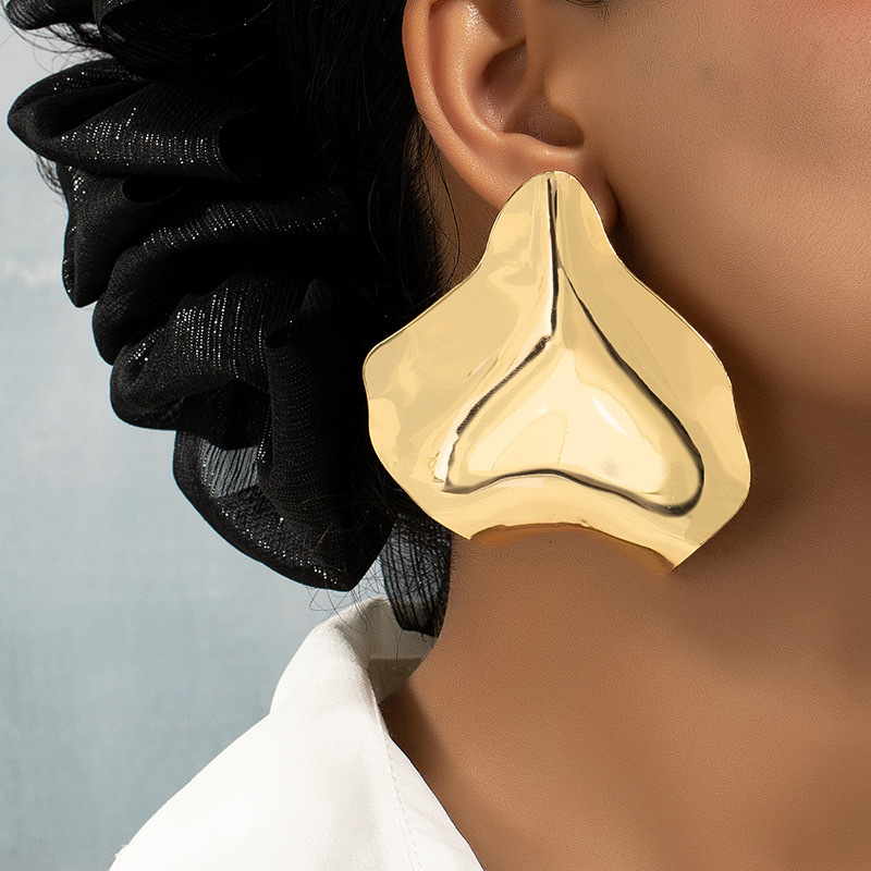 1 Pair Of Golden Yellow Glossy Exaggerated Style Earrings Alloy Material Elegant High-End Irregular