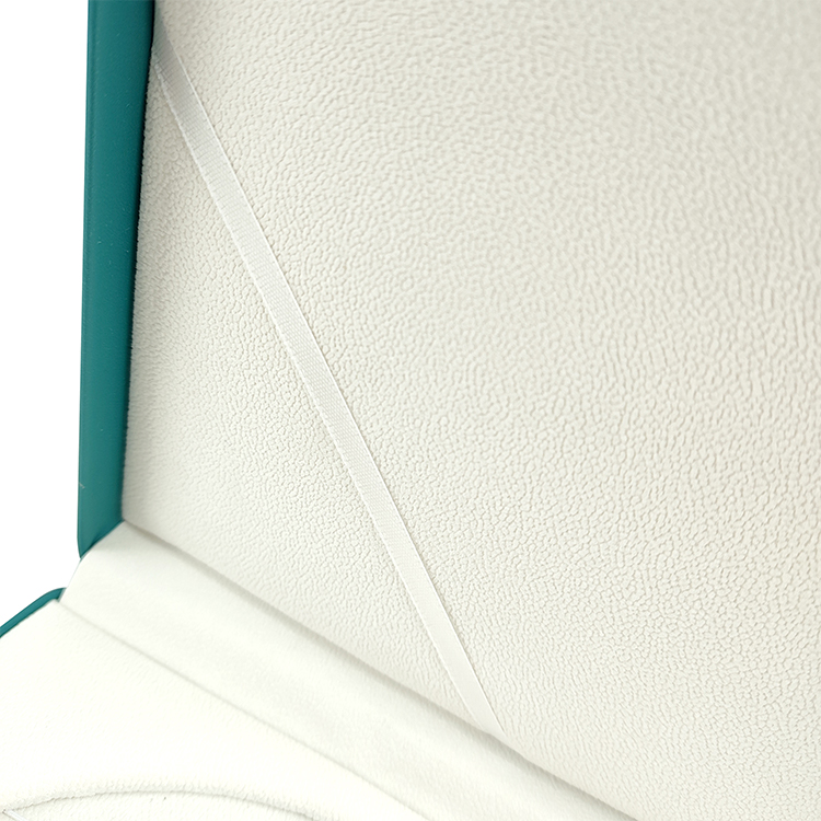 Economical Lightweight Metal Crown-Shaped Jewellery Cases for Efficient Stacking