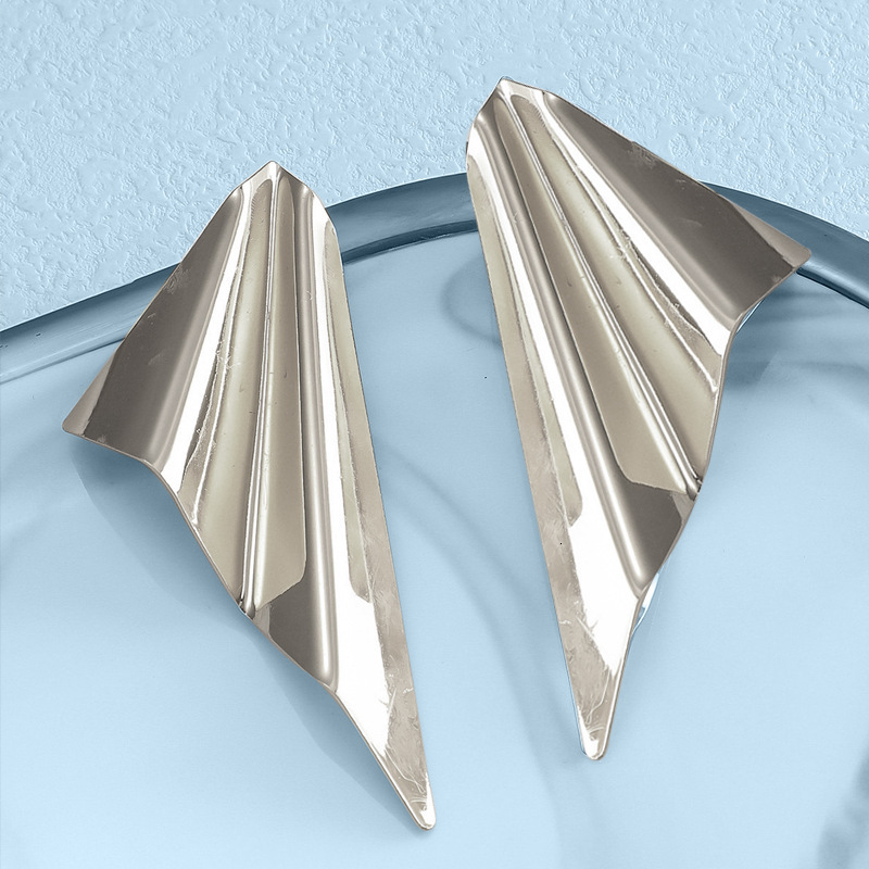 Niche High-End Fashion Geometric Design Suitable for Women's Daily Wear and Parties Elegant Earrings