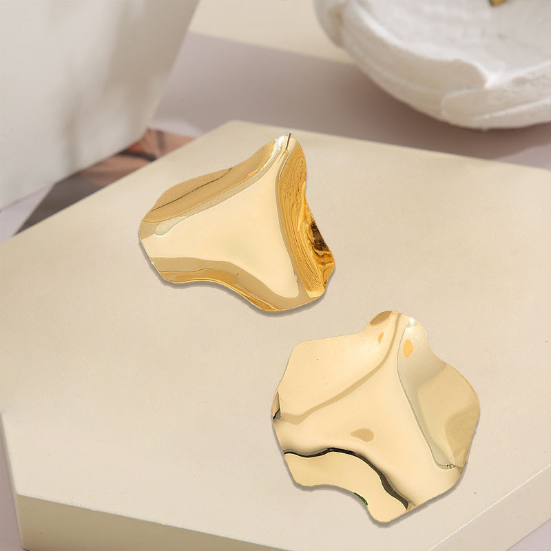 1 Pair Of Golden Yellow Glossy Exaggerated Style Earrings Alloy Material Elegant High-End Irregular