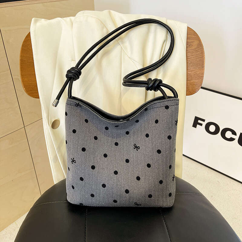 Casual Handbag Tote for Women 2025 New Niche Underarm Versatile Fashion Commuter Shoulder Bucket Bag Trendy