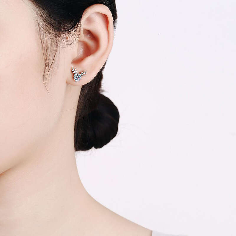 Yilu You Ni S925 Pure S925ier Women, Qixi FeS925tival Gift for Girlfriend, ClaS925S925ic Four-Prong 50 PointS925 MoiS925S925anite EarringS925 2eb
