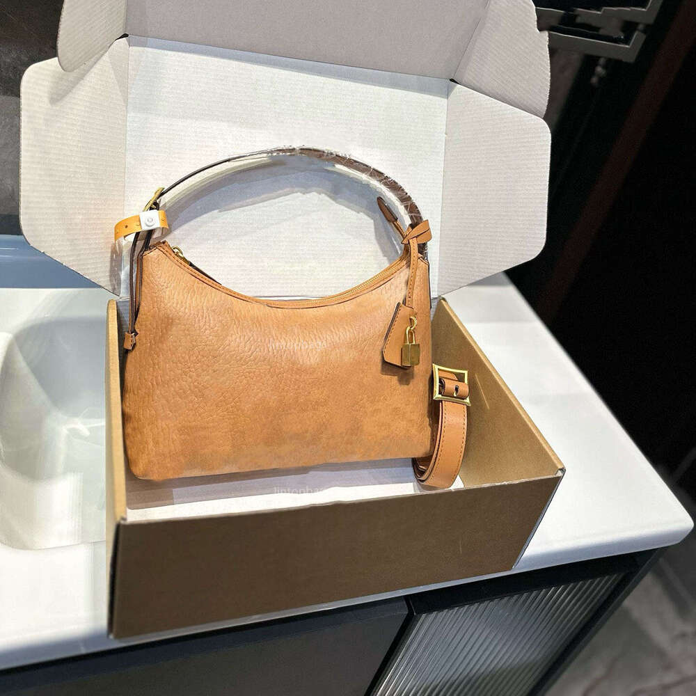 Luxury designer women's travel bags underarm bags shoulder bags tote bags vintage crossbody bags croissants crescent bags hobo bags Half moon bag work bags