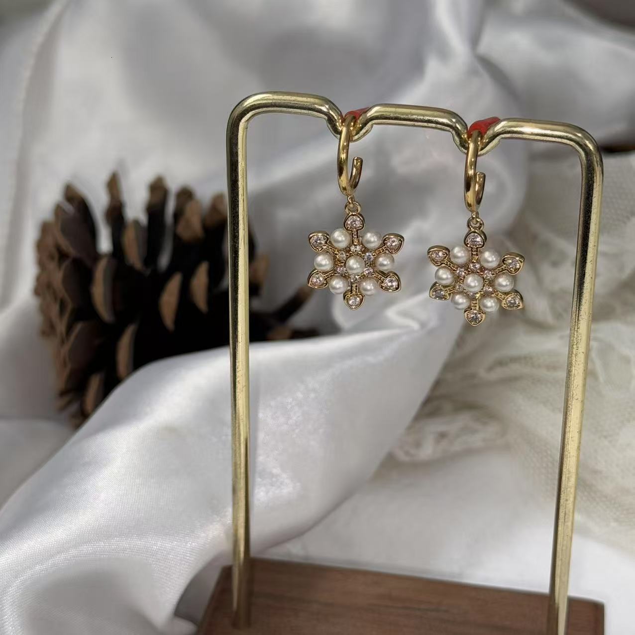ks New Versatile Fashion Simple Earrings Personality Women's Exquisite Light High-end Feel