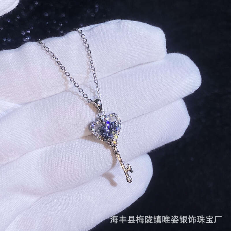 S925 Pure S925ier T Family Heart Key Pendant 1 caratS925 MoiS925S925anite Necklace c4a