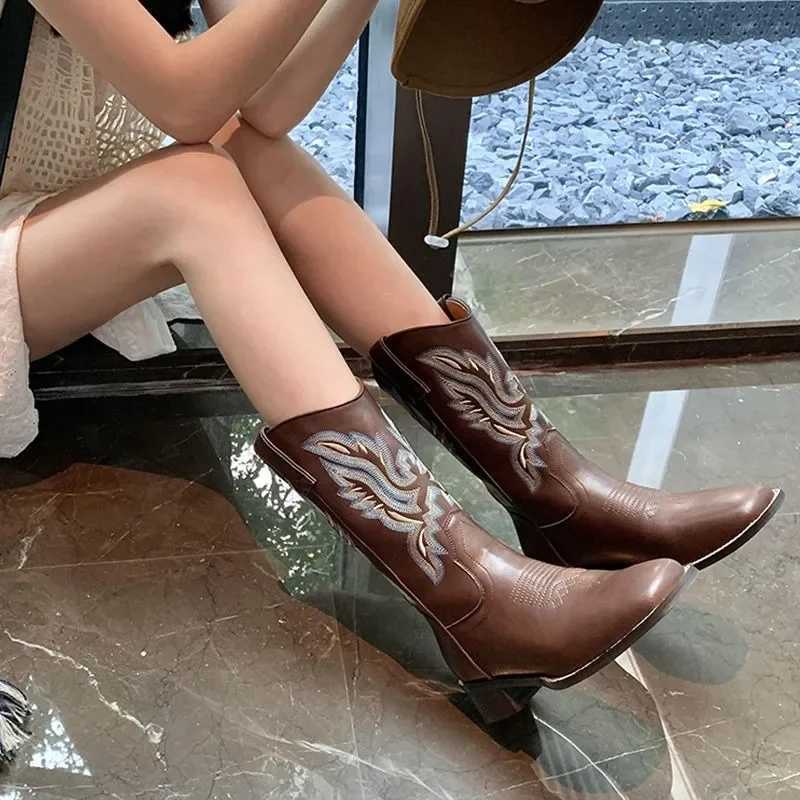 Fall Women Mid-calf Boots 2025 Vintage Leather-covered Brown Western Cowboy Boots Embroidered Chunky Heel Thigh-high Knight Boot Z250704