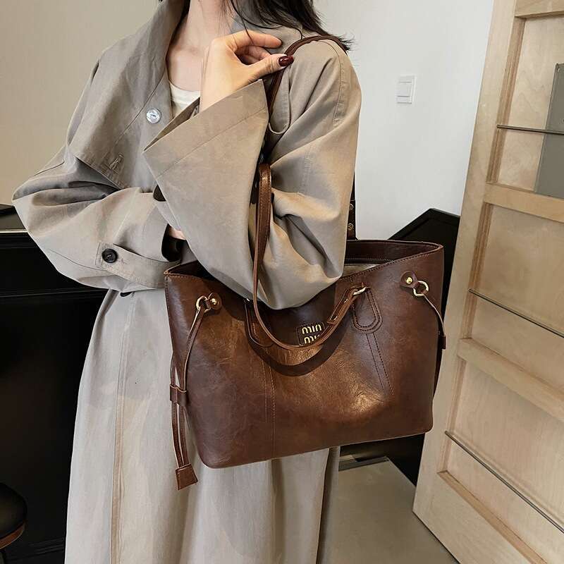 Commuting Tote Autumn Winter New Large Capacity Fashion Single Shoulder Underarm Bag High-end Versatile Handbag for Women