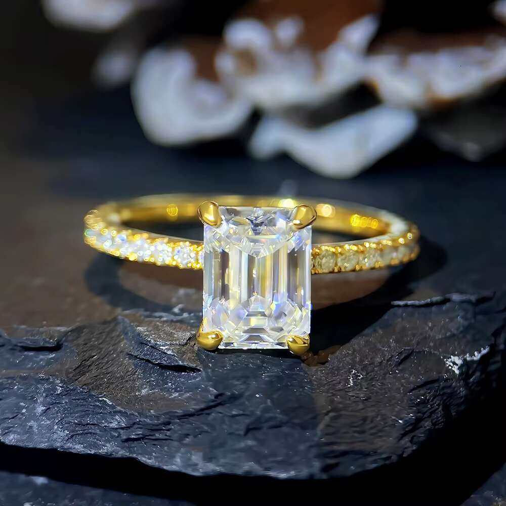 High Quality Emerald Cut VVS1 1CT Moissanite Diamond Rings 925 Silver Gold Plated Baguette Style Ready to Ship