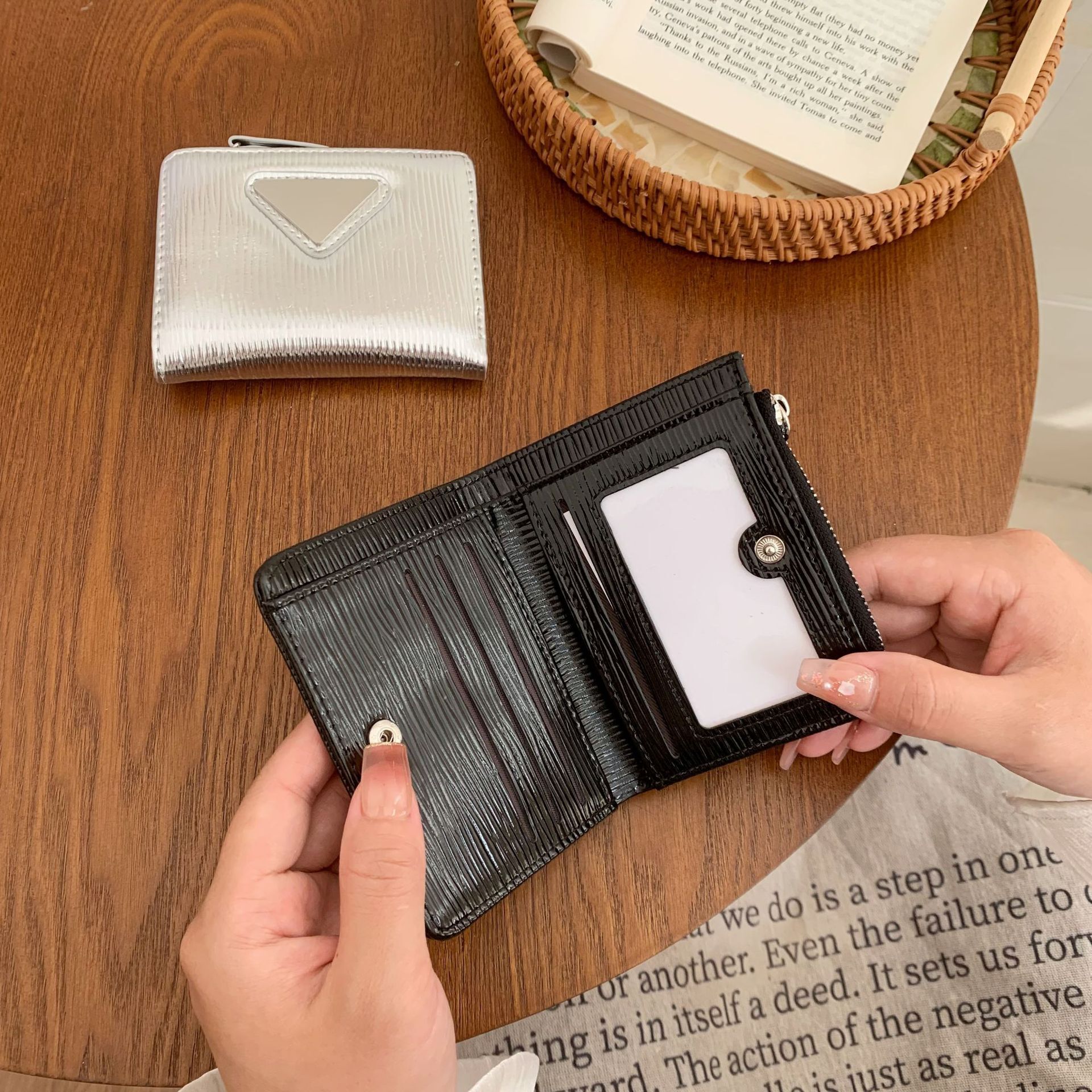 Free Shipping Designer Bag 2025 Women's Wallet High-end Short Wallet Female Card Holder Ins Style Women's Money Clip Coin Purse