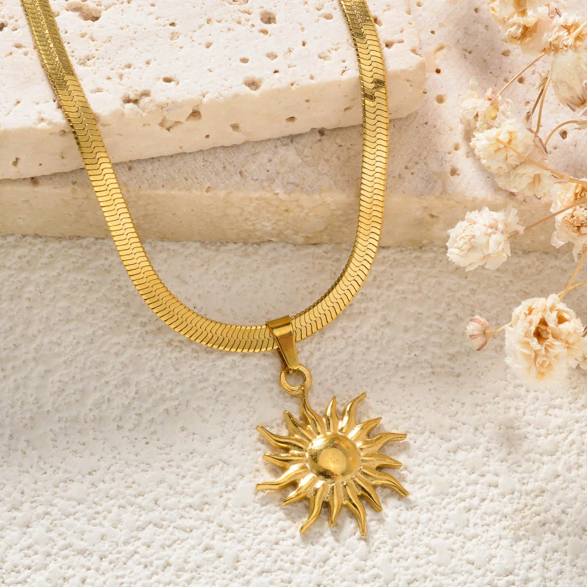 Stainless Steel Golden Fashion Sun Pendant Necklace For Women Girl Concise Solar Neck Chain Jewelry Gift for Anniversary 250701