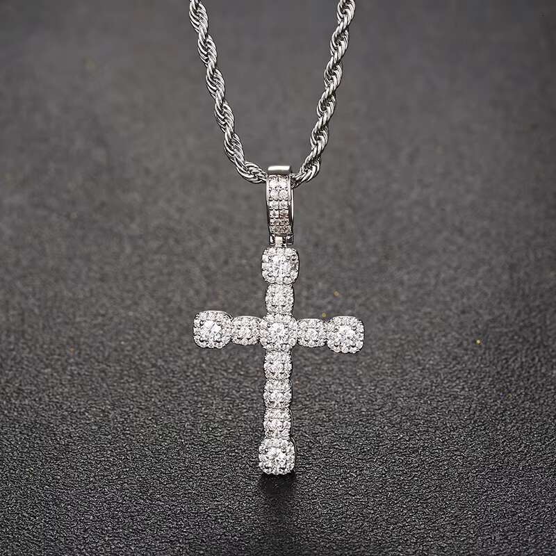Hot Sale High Quality Fashion Luxury Iced Out Moissanite/Zircon Cross Pendant for Necklaces
