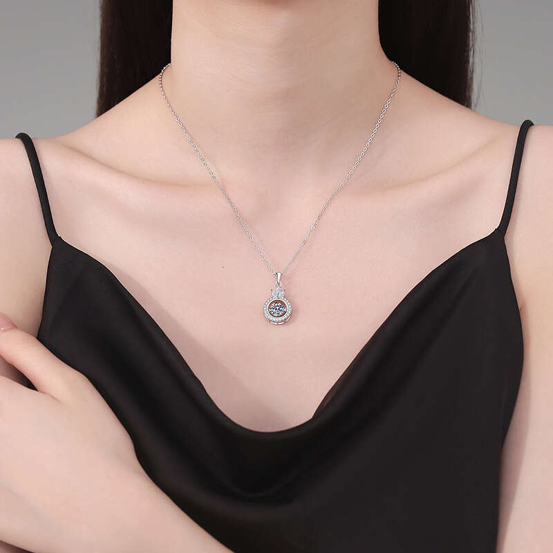 S925 Pure S925ier for Women Crown Dynamic Pendant 1 caratS925 MoiS925S925anite Necklace f85