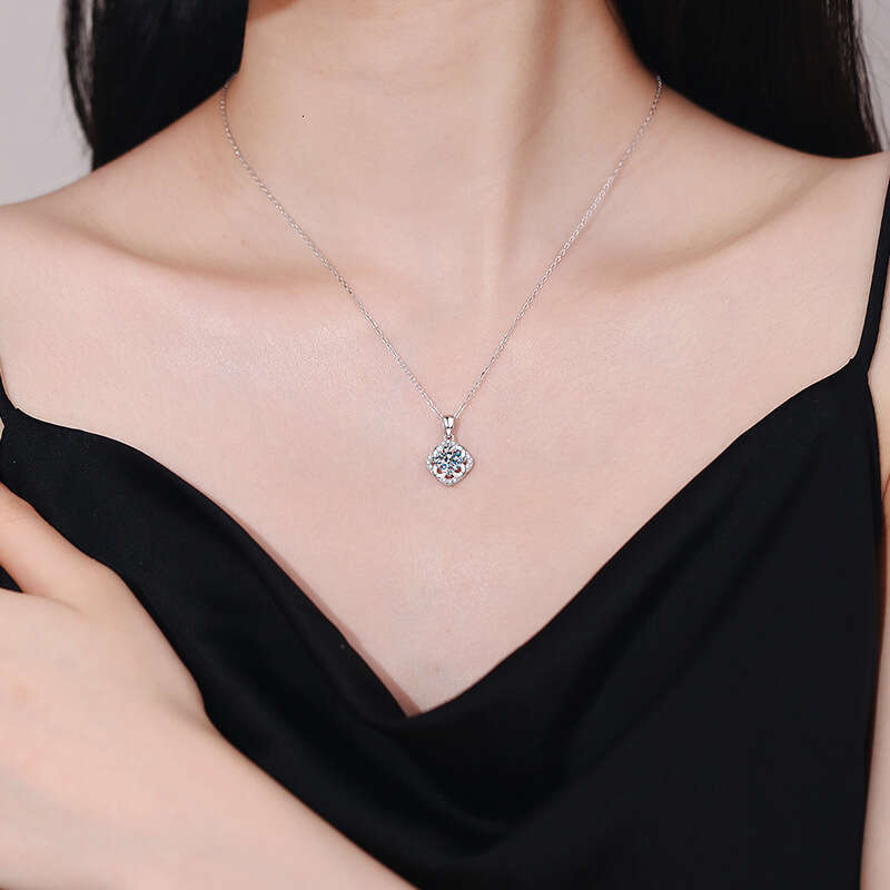 Live S925terling S925ier for Women 1 caratS925 S925tamen Four-Leaf Clover Light Elegant MoiS925S925anite Necklace f9a