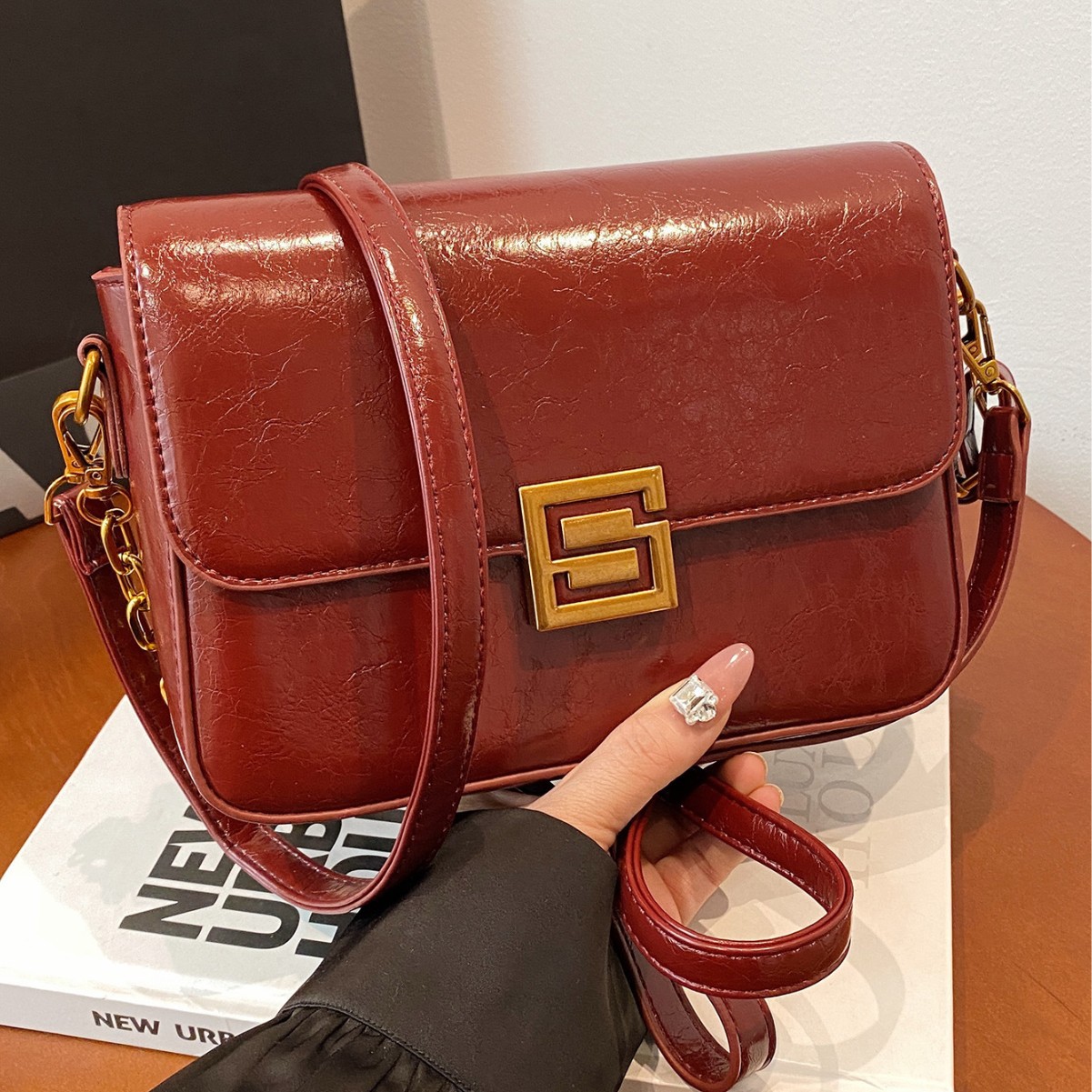 Designer Bag Luxury Bag Free Shipping Designer Retro Underarm New Fashionable Small Square Niche Chain Versatile Single Shoulder Shoulder Bag Crossbod