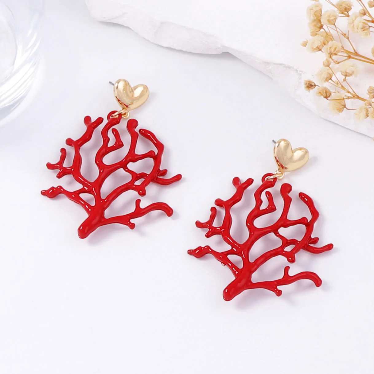 Digadagu Metal Red Coral Dangle Earrings New Womens Simple Exaggerated Earrings Daily Jewelry Accessories Y250704