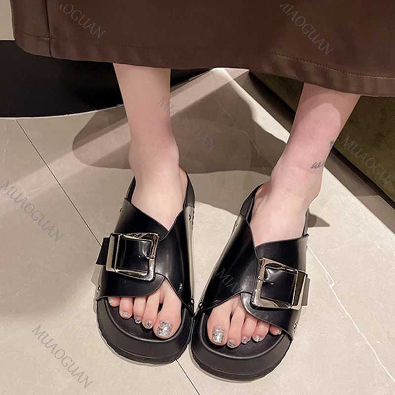 Slippers Women Summer Outside Wear New Flat Thick Bottom Leisure Beach Slipper Shoes for Women Fashion Buckle Sandals Slides W250704