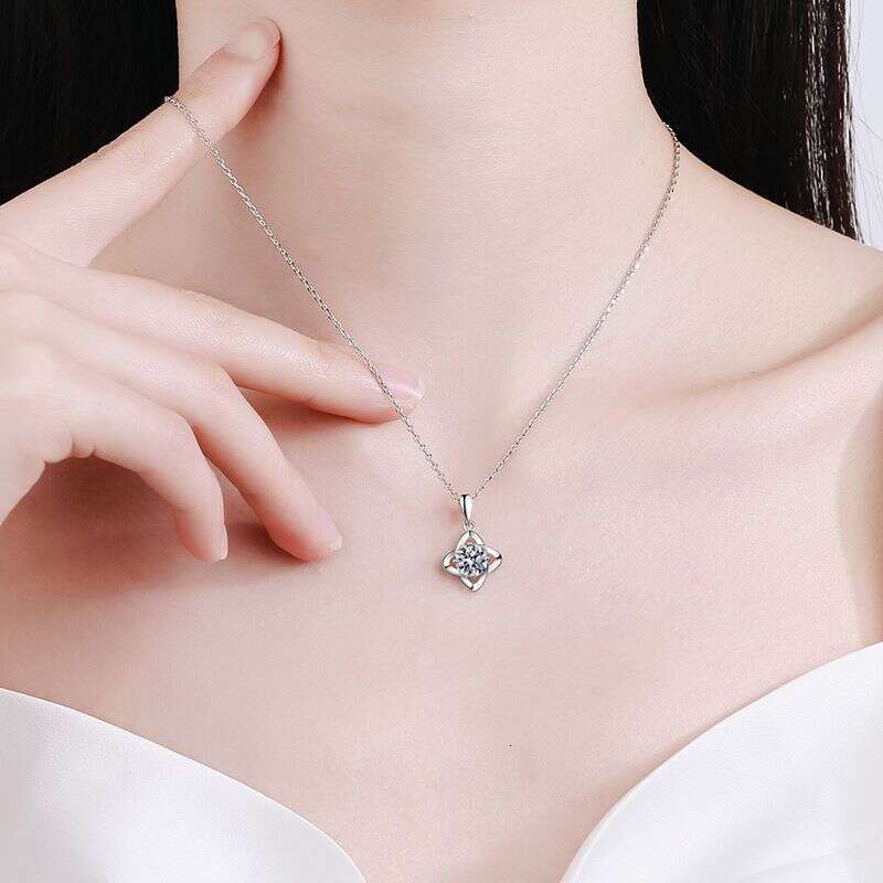 S925 Pure S925ier MoiS925S925anite One caratS925 Pendant ClaS925S925ic Four-Leaf Clover Necklace Qixi Valentine'S925 Day Gift 73f