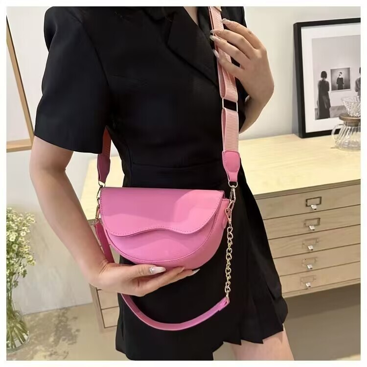 2025 Designer Women's Niche Bag New Fashion High-end Shoulder Crossbody Bag Retro Armpit Saddle Bag Women's Free Shipping Fashion Trend Bag