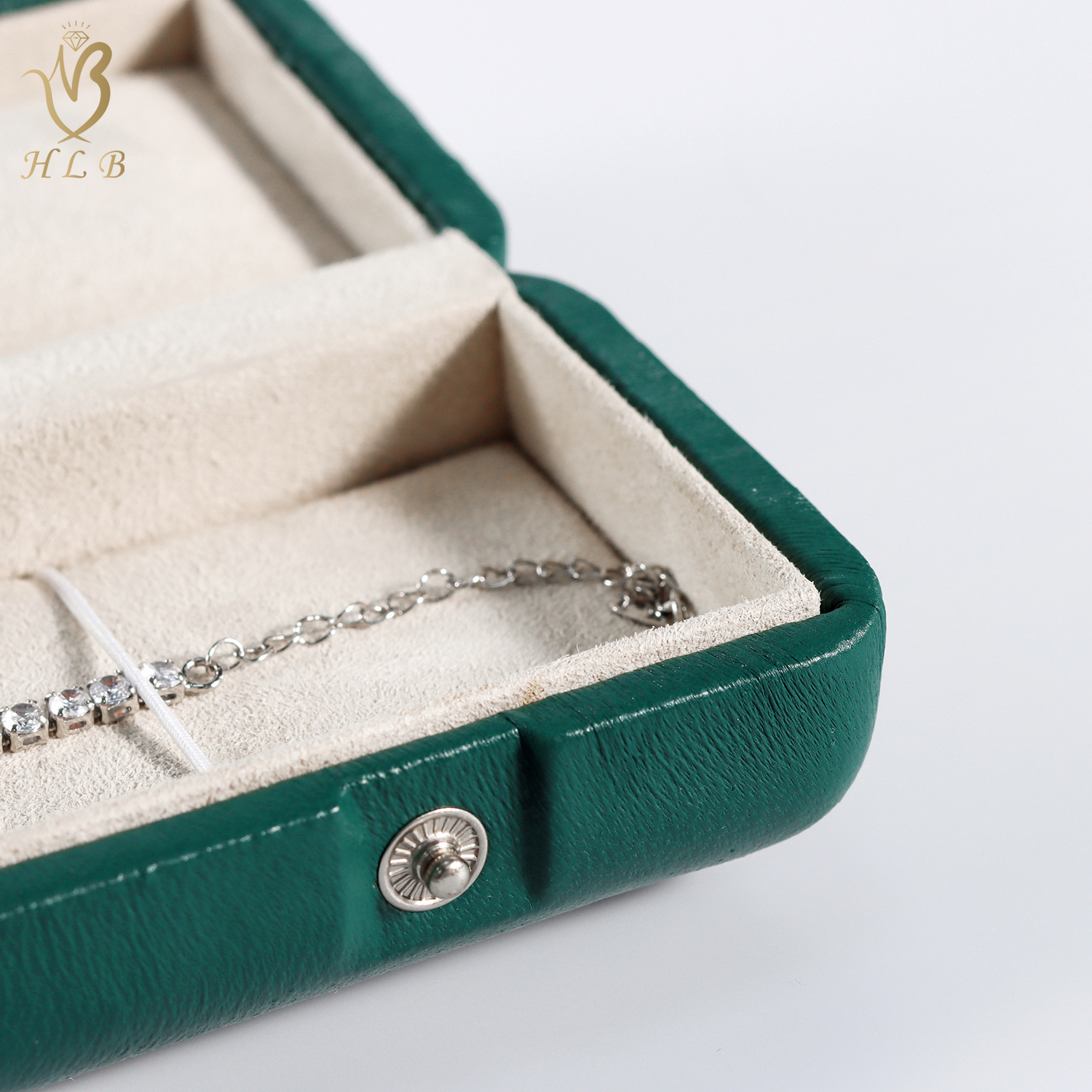 Elegant Handcrafted Sheepskin Jewelry Storage Case High-Quality Finish & Smooth Feel