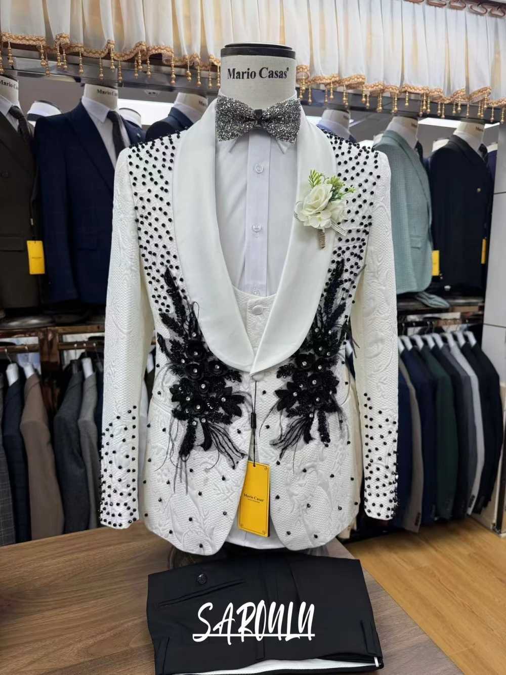 On Sale Luxurious Shawl Lapel Mens Suit Customized Jacquard Popular Beading Crystals Jacket Pants Vest Groom Wear Four Seasons X250704