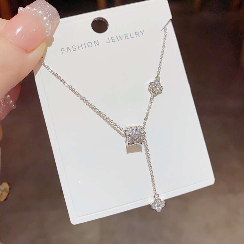 DHcollections Delicate Four-Leaf Clover Necklace - 18K Gold Plated Floral Pendant Chain for Women | Dainty Lucky Charm Jewelry (35cm+5cm)