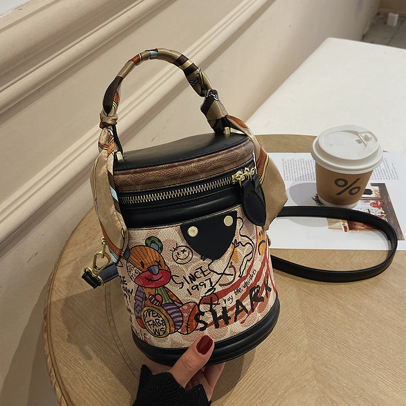 Free Shipping Designer Women's Bucket Bag, High-end Texture, Bear Graffiti, Single Shoulder Crossbody Bag, New Fashionable Multifunctional Handba
