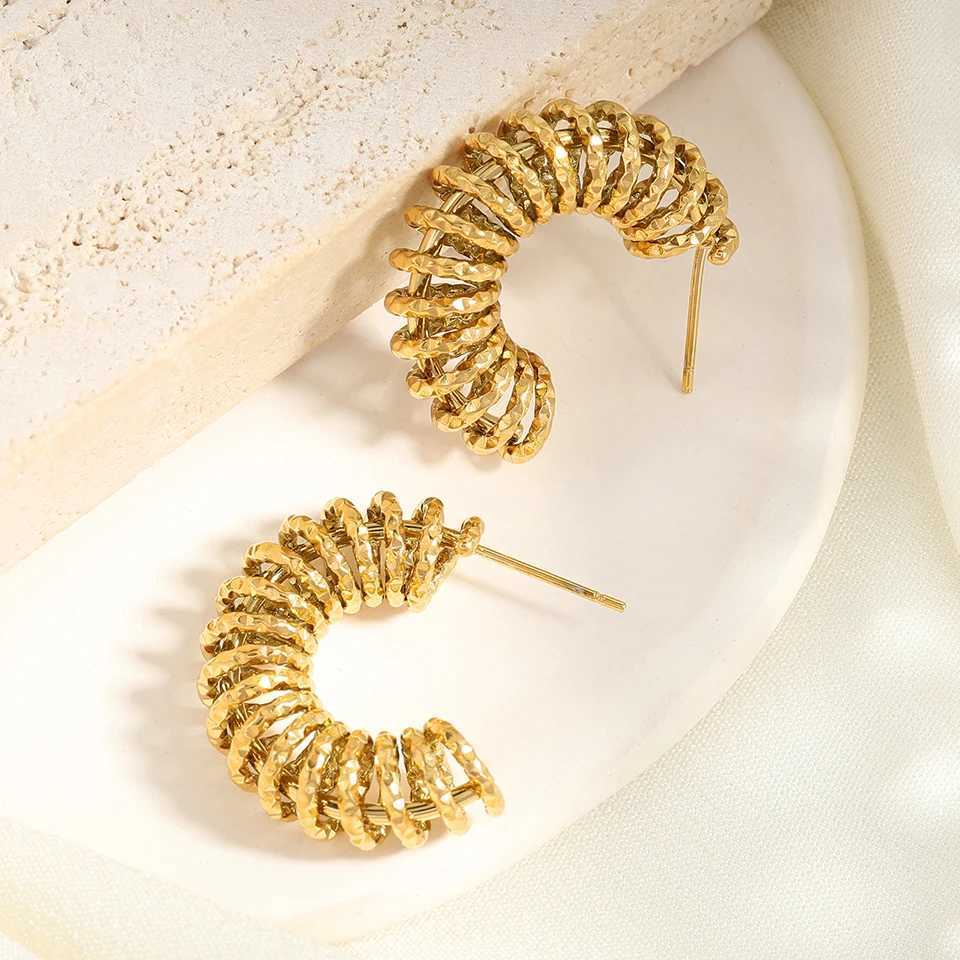 Junzi Retro Gold Color C-Shaped Twisted Hoop Earrings For Women Punk Gothic Metal Circle Round Chunky Earrings Jewelry Gifts Y250704