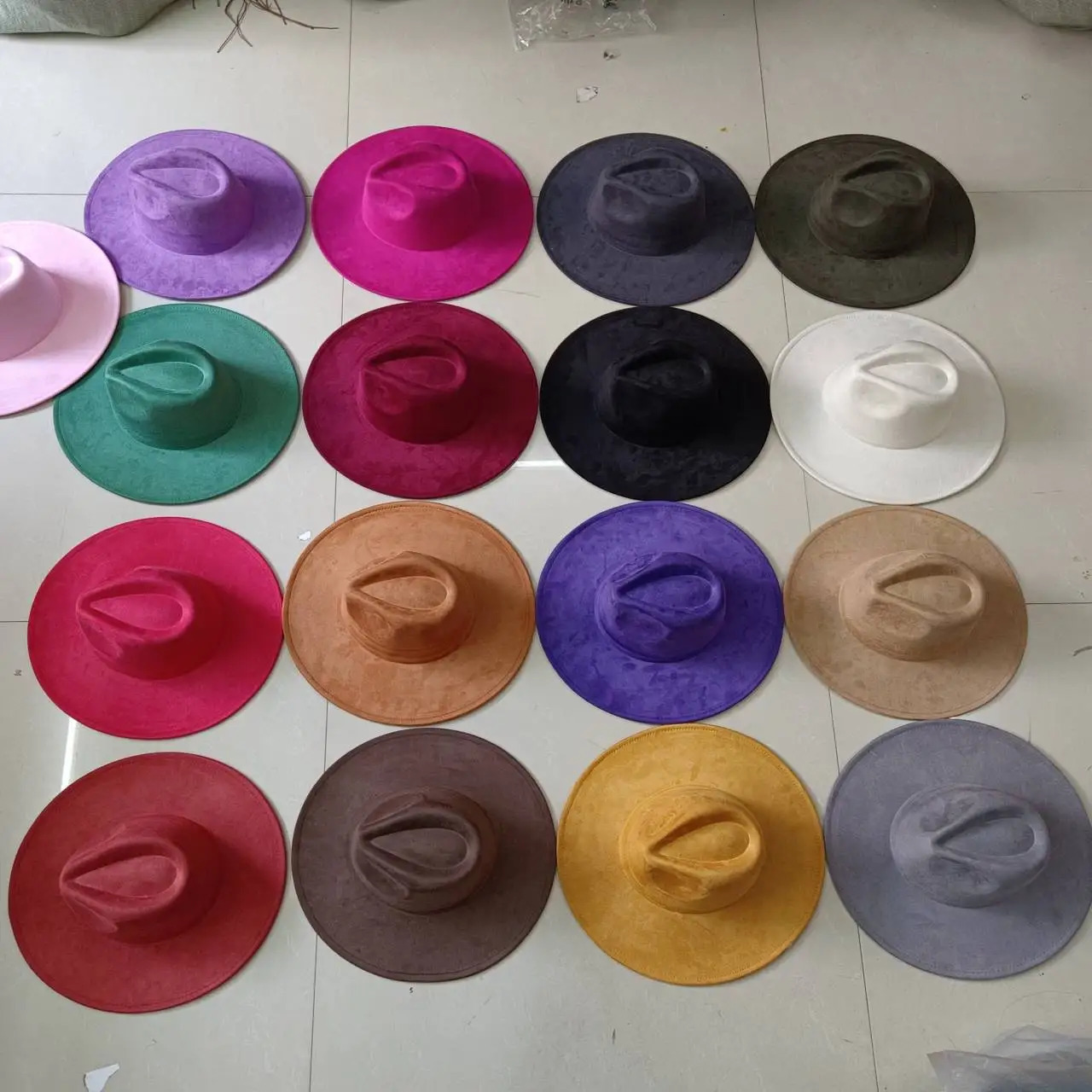 9.5 CM Big brim Jazz Fedora Hat Mens Suede Fabric Heart shaped Top Felt Hat Womens Peacock Green Party Tie Hat 250701