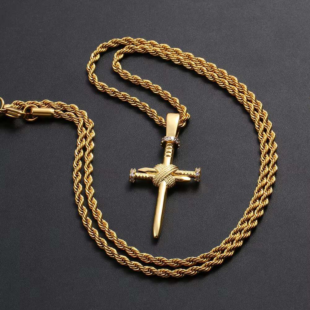 Hot Sale High Quality Fashion Iced Out Moissanite/Zircon Nail Cross Pendant for Necklaces