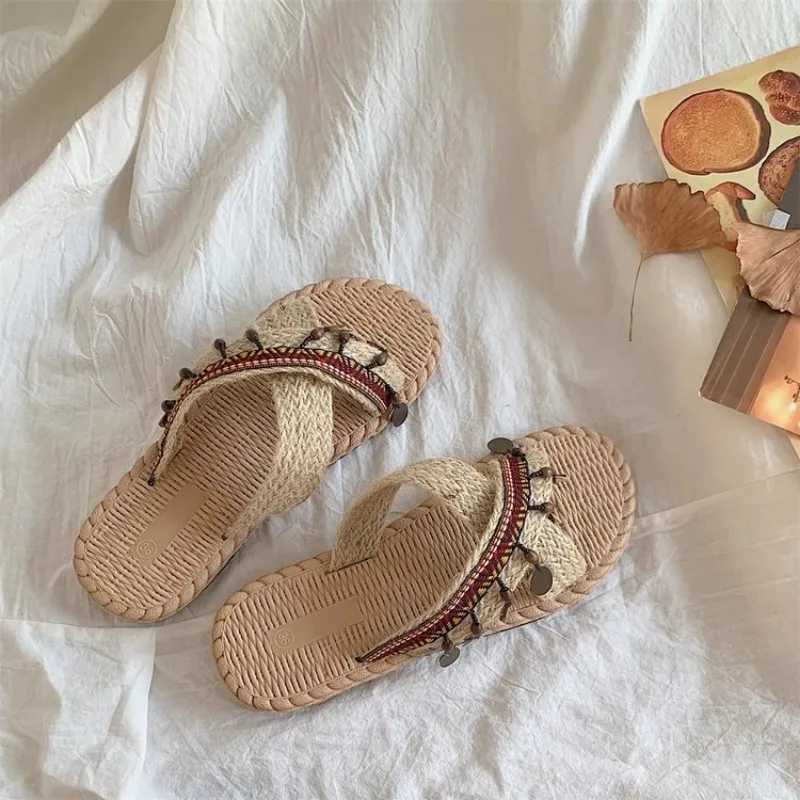 Womens Flat Bottom Fashion One Word Slippers Womens Shoes Comfort Summer Outdoor Beach Luxury Sandals Women Designers W250704