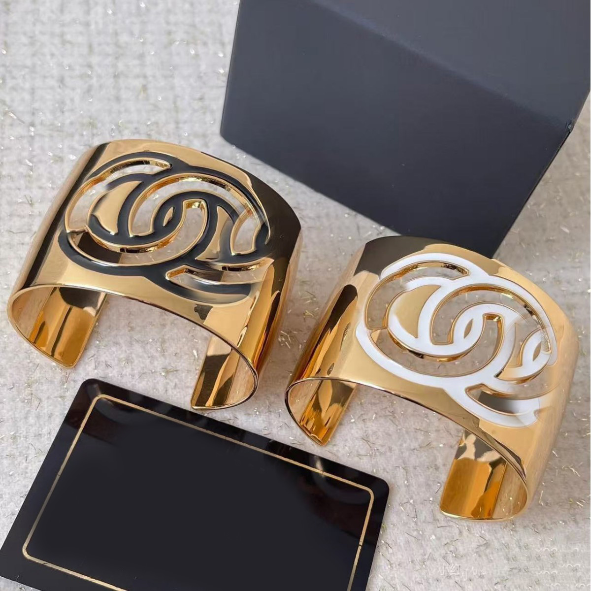 Classic Bangle Acrylic Bracelet Wide Wristband Gold Plated Stainless Steel Design Jewelry for Women Luxury Love Black White Letter Wedding Jewelry Gift