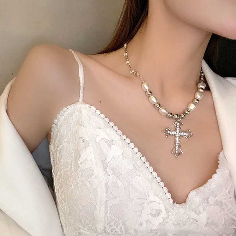Fashion Necklace Retro Diamond Inlaid Pearl Pendant Necklace Punk Hip Hop Cross Chain Exquisite Party Jewelry Gifts For Women Y250704