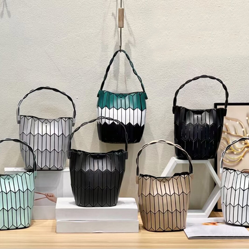 2025 Designer Summer New Fashion Three House Fashion Internet Celebrity Hollow Bucket Bag Diamond Pattern Basket Bag Hand-held Lady Bag