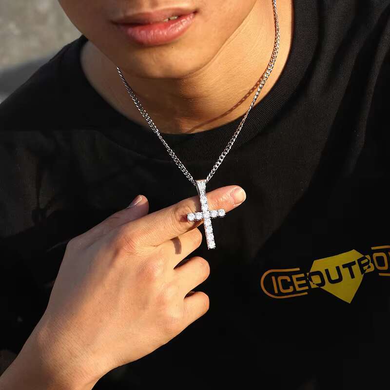 Wholesale Fashion Iced Out Moissanite/Zircon Cross Pendant for Necklaces