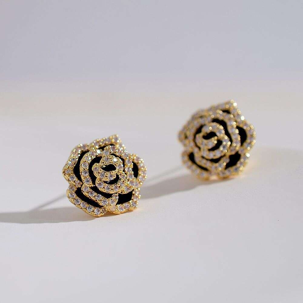 DHcollections Black Small Dia Three-Dimensional Camellia Clip Non-Pierced Style Earrings for Women 2025 New Trendy Ear Accessories Super Fairy Tempera
