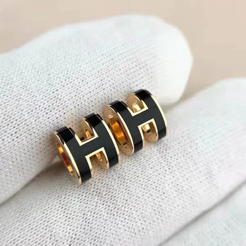 Letter H enamel earrings women Designer earrings Elegant Stud All match 18K titanium Steel Designer jewelry for Lady Luxury gift jewelry