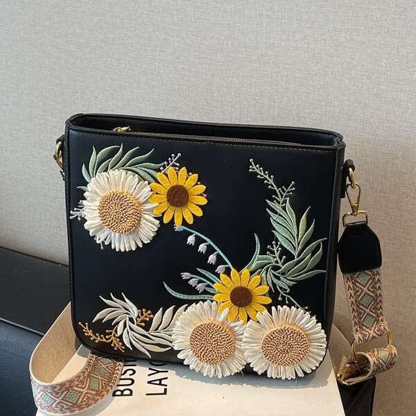 American Country Style Women's Single Shoulder Crossbody Bag Spring Summer New Fashion Versatile Sweet Cute Large Capacity Commuter