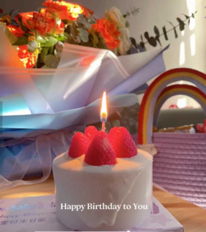 Romantic Candles Handmade Strawberry Cake Scented Candle Luxury Decoration Candle Birthday Decor Wedding Guest Gift Candles W250704