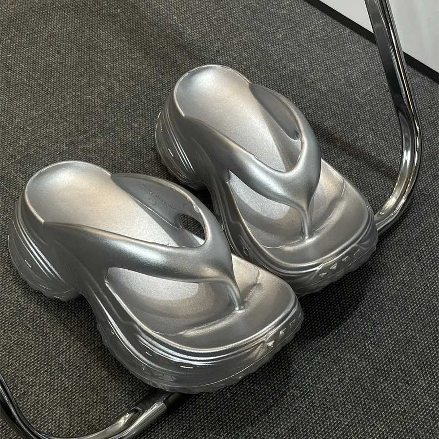 Thick-soled slippers womens summer wear thick-soled stepping on shit 2025 new summer W250704
