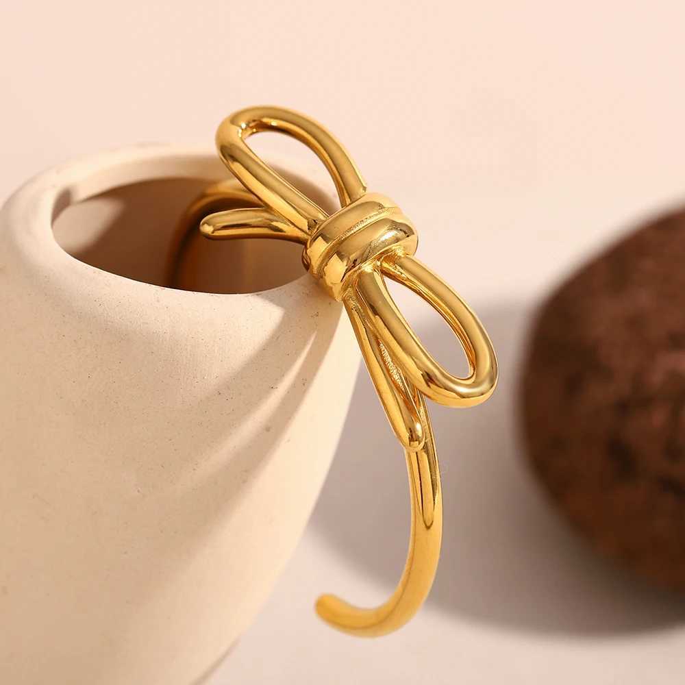 MamacitaSlay 316L Stainless Steel Bow Opening Bracelet Party Waterproof 18K Gold Plated Jewelry Womens Statement Bracelet Gift Y250704