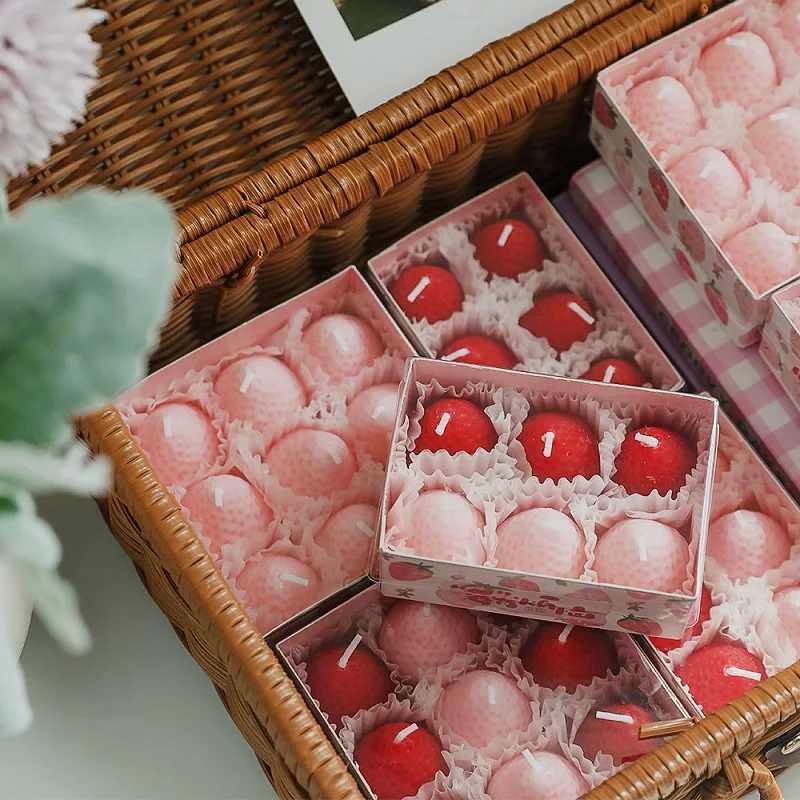 4/6/9PCS Strawberry Shaped Scented Candles Gift Box Handmade Realistic Fruit Scented Aromatherapy Mini Candles Home Decor Gifts W250704