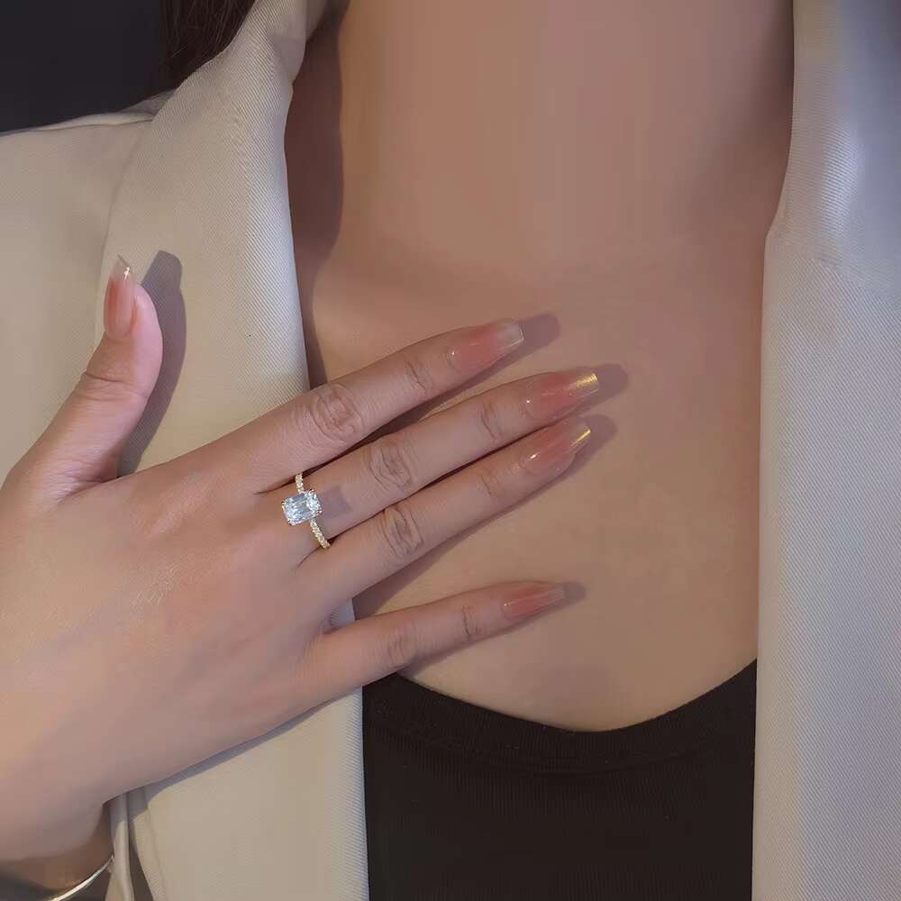 High Quality Emerald Cut VVS1 1CT Moissanite Diamond Rings 925 Silver Gold Plated Baguette Style Ready to Ship