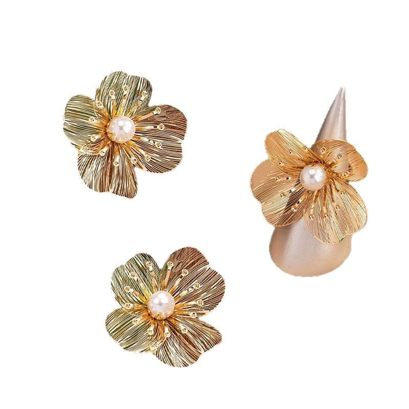 French Style High-End Hollow Flower Stud Earrings 1 Pair Exaggerated Large Petal Irregular Light Ring for Women