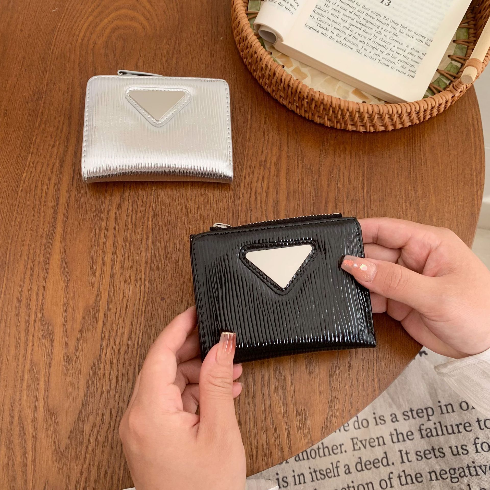 Free Shipping Designer Bag 2025 Women's Wallet High-end Short Wallet Female Card Holder Ins Style Women's Money Clip Coin Purse