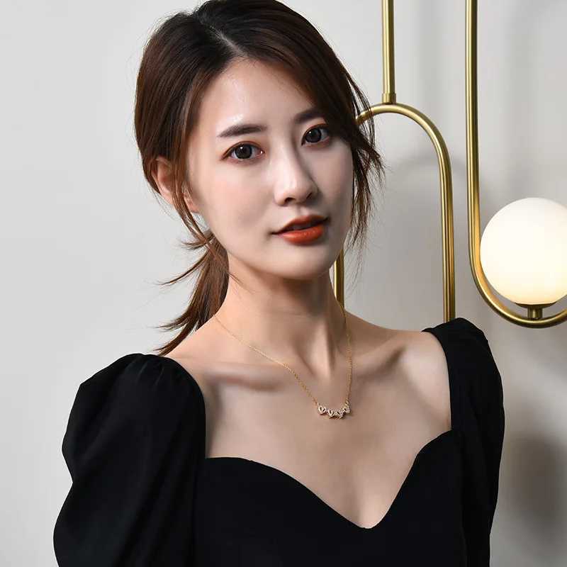 Versatile Four-Leaf Clover Necklace with Multiple Heart-Shaped Collarbone Chains That Wont Fade When Opened and Closed Y250704
