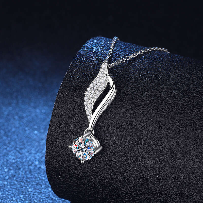 S925 Pure S925ier Leaf Pendant for Women InS925 S925tyle DeS925ign S925enS925e 1 caratS925 MoiS925S925anite Necklace 1e4