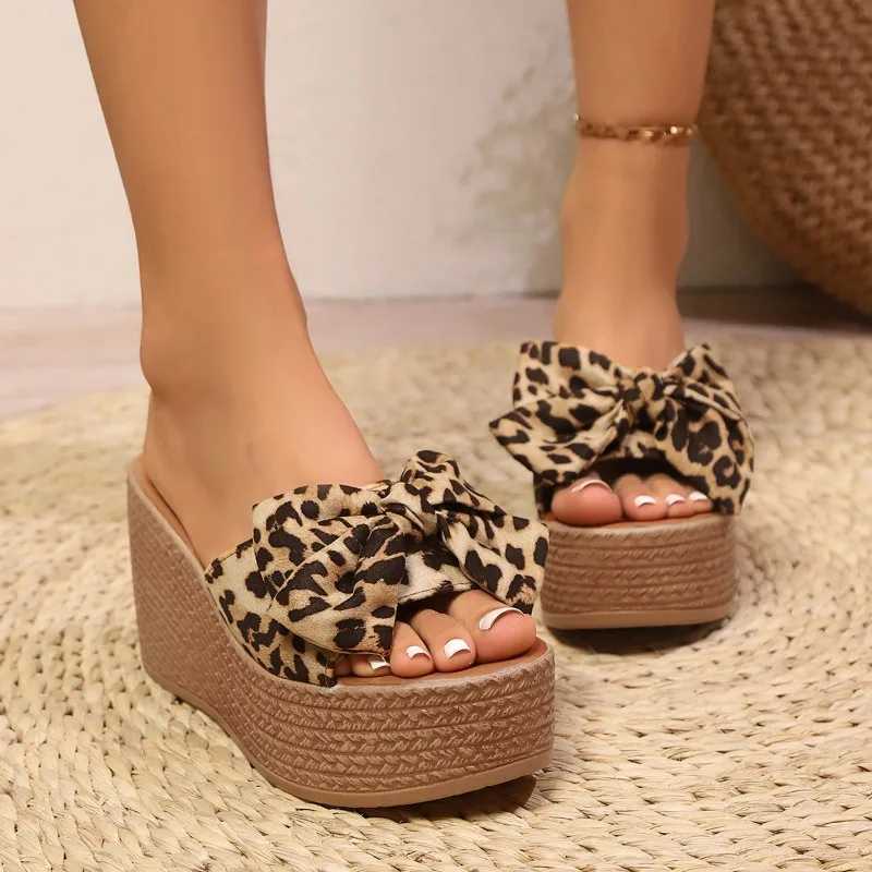 Summer Womens Wedge Slippers Leopard Print Bow Tie Waterproof Platform Slippers Outdoor Leisure Large Size Womens Shoes W250704